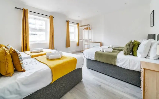 Modern Town Center Apartments Aldershot