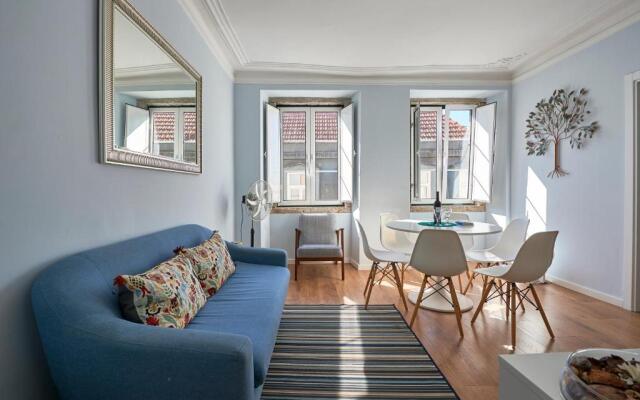 Elegant Riverview Apartment in Historical Lisbon