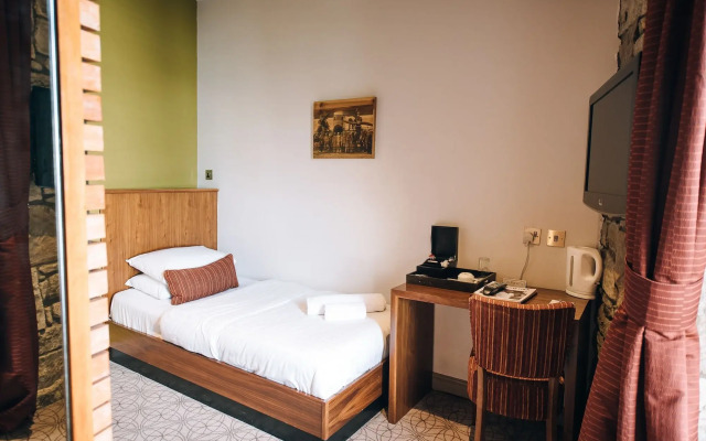 The Commercial Hotel
