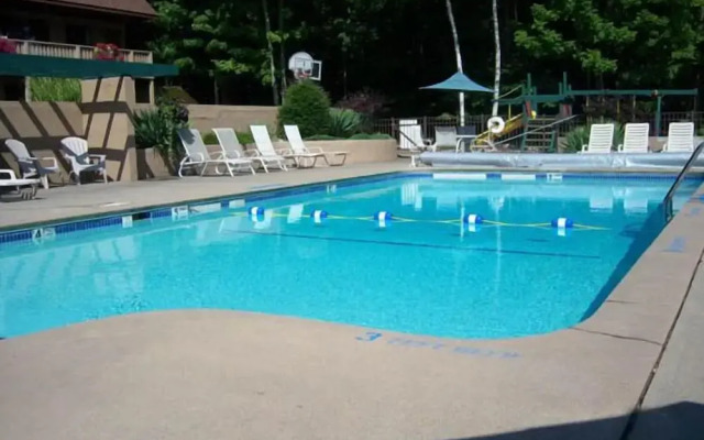 Tall Pines Motel