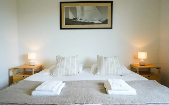 Spacious Apartment With Sea Views