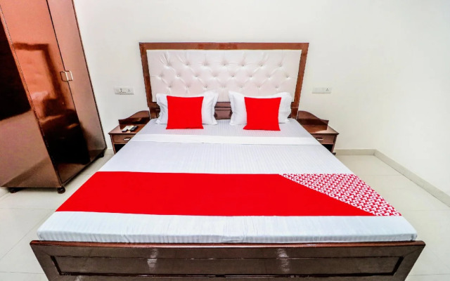 Preet Lodge Mohali by OYO Rooms