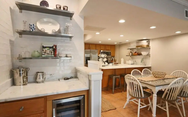 Newly Remodeled Two-story Condo w/ Wifi - Steps From Beach & Dining