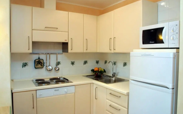 Lantana Resort Hotel & Apartments