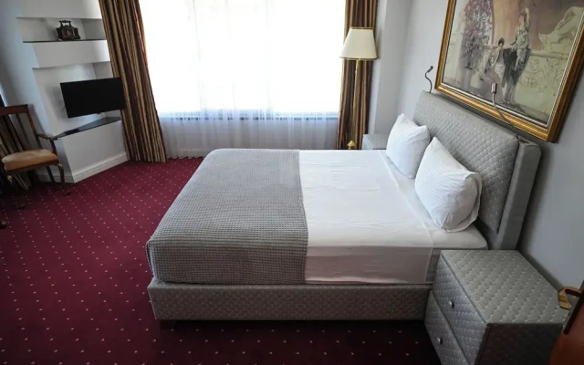 Stone Bridge Hotel