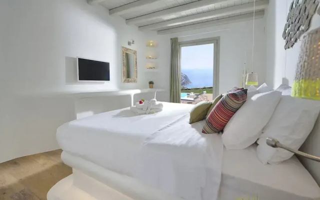 Coastal Retreat With Wellness