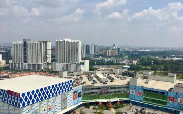 Luxury Homestay at Emira Residence
