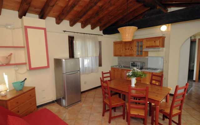 Spacious Apartment in Monticelli Brusati with Pool