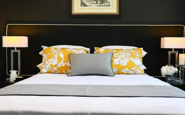 Springfield Lakes Boutique Hotel