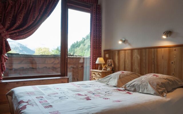 Comfortable Semi-detached Chalet 1 km. From the Nice Center