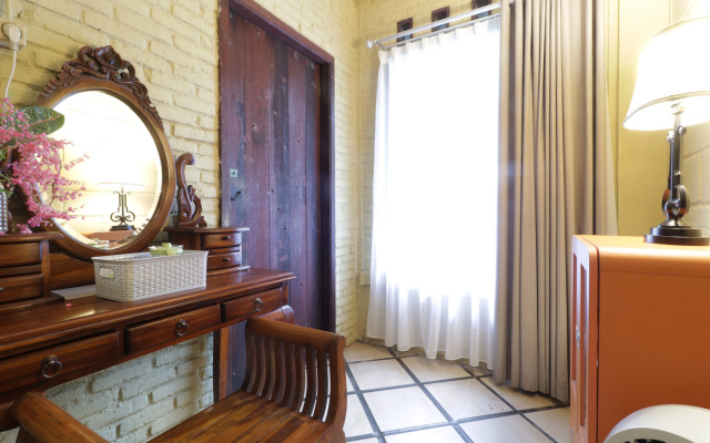 NILA HOUSE, Sharia Family Home Stay by ZUZU