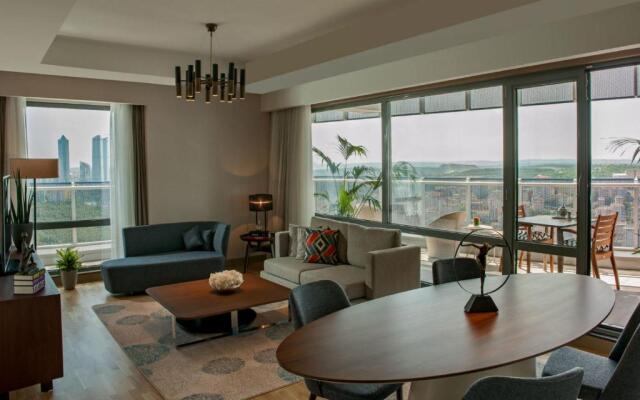 Fancy Apartment with Shared Pool and Refreshing View in Maslak