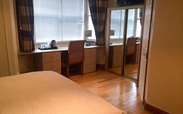 Thameside Hotel