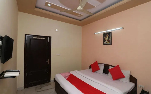 Oyo 30740 Hotel Gurudham Vrindavan