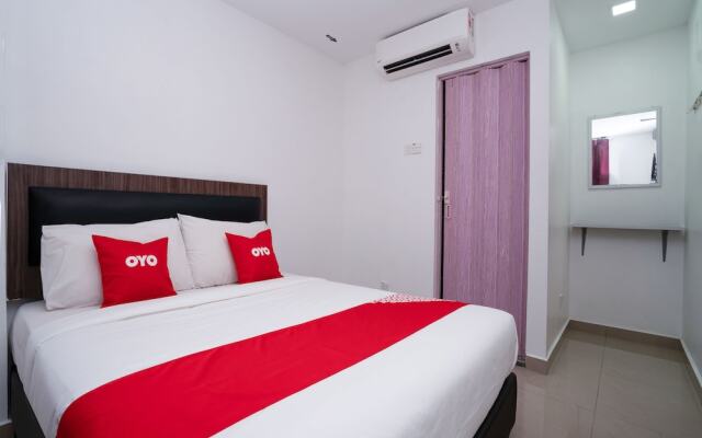 OYO 44093 Vrm Hotel