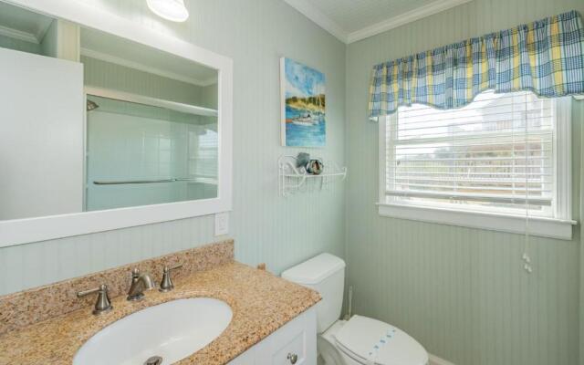 Beach Barracks by Oak Island Accommodations