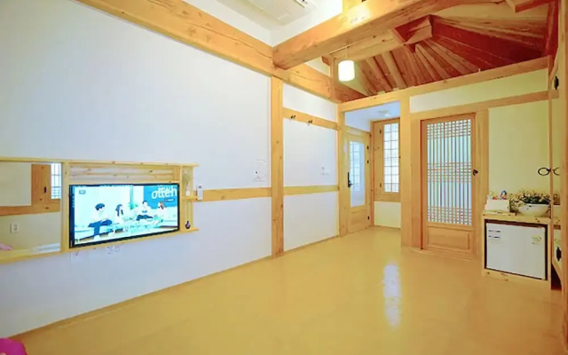 Lee Ga Hanok