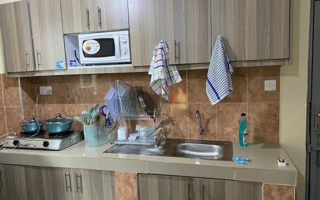 Lux Suites The Almond Apartments Ruaka