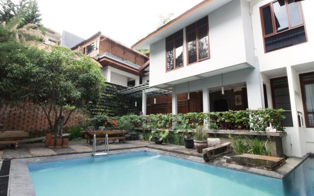 OYO 171 Lotus Art Garden Hotel