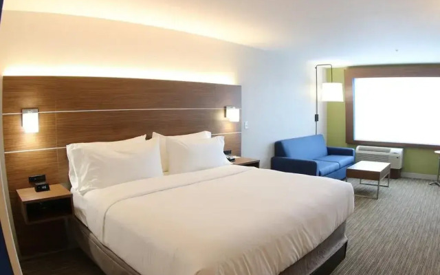 Holiday Inn Express & Suites Detroit Northwest Livonia