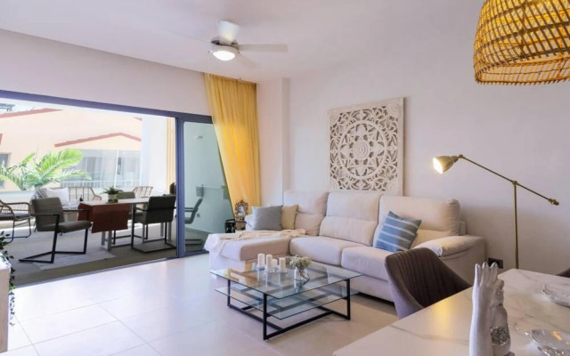 Spacious Modern Apartment With Private Picuzzi