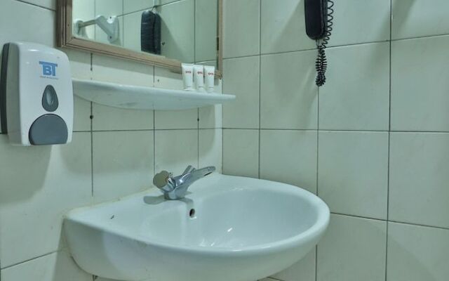 OYO 261 Remas Hotel Apartment
