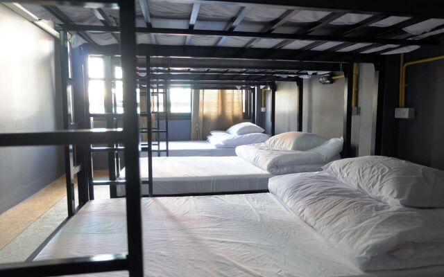 BTS Khaosan Hostel