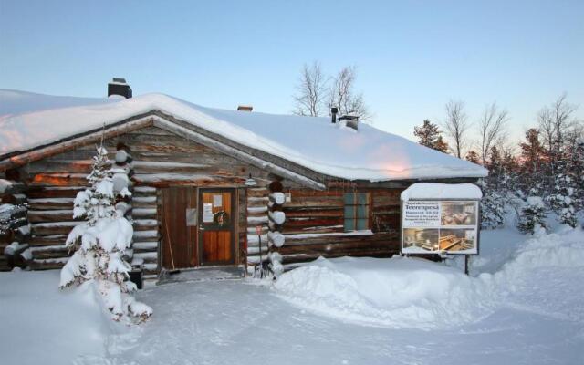 Kuukkeli Log Houses Teerenpesä