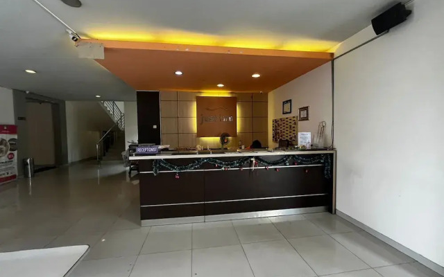 OYO 94442 Jebres Inn