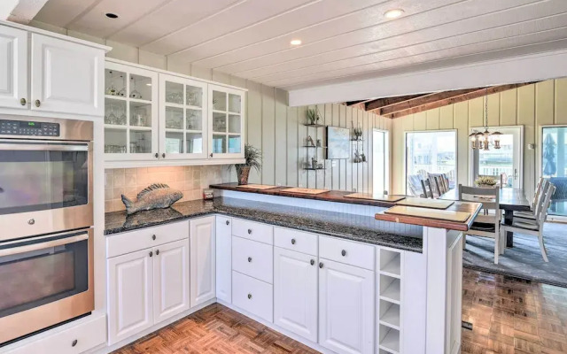 Waterfront Deck: Charming Galveston Home!