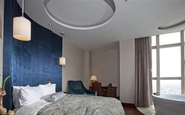 Quzhou Longyou Blue Sky Hotel