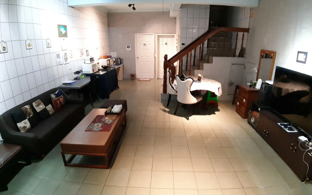 Taoyuan Airport Rory Harbor Hostel