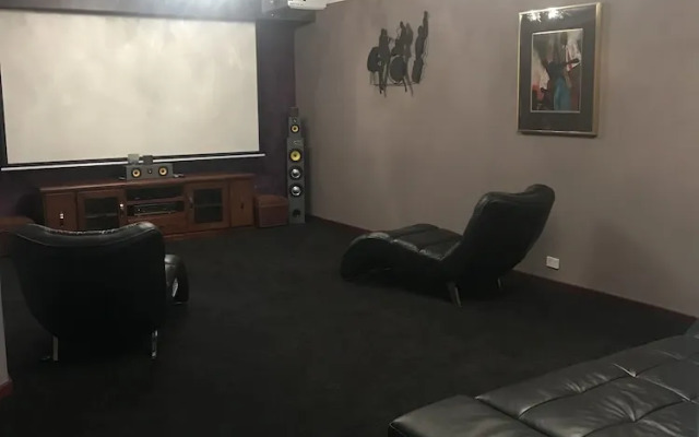 Atina Rocks Country Homestead