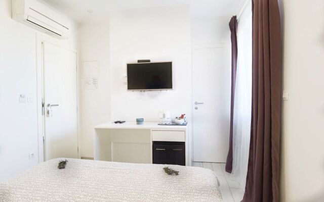 Boutique Rooms - With Pool - 4 - R201
