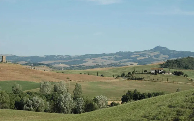 Modern Farmhouse in Pienza With Pool