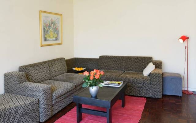 Sunny 2 Bedroom Apartment By The Companys Gardens