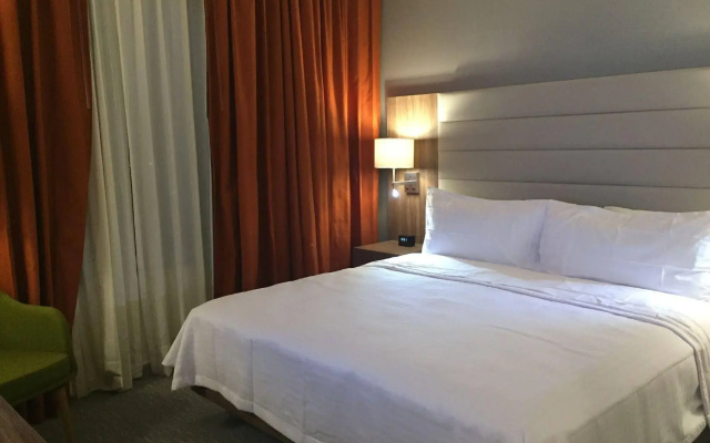 Fiesta Inn Suites Aeropuerto del Bajío