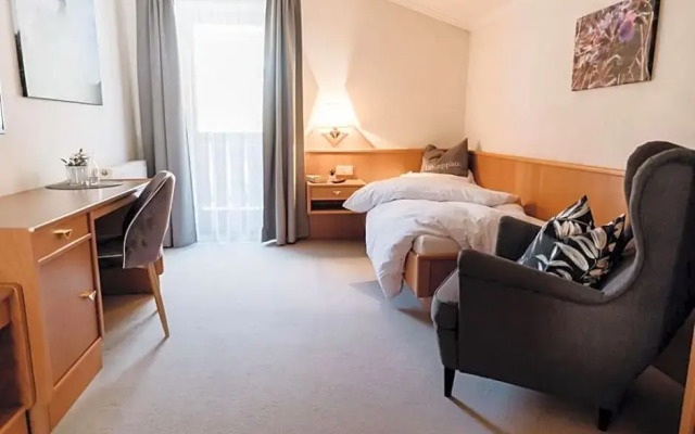 Dorfcafe Unken Hotelpension sWirtshaus im Dorf