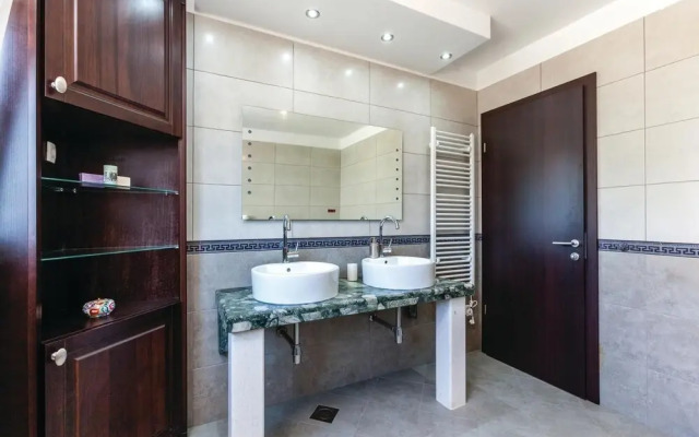 Awesome Home in Podstrana With Wifi and 2 Bedrooms