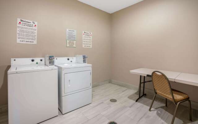 La Quinta Inn & Suites by Wyndham Houston - Magnolia