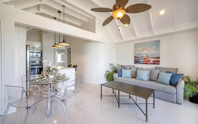 Hospitality Expert E22 Beach front Pool & Chef
