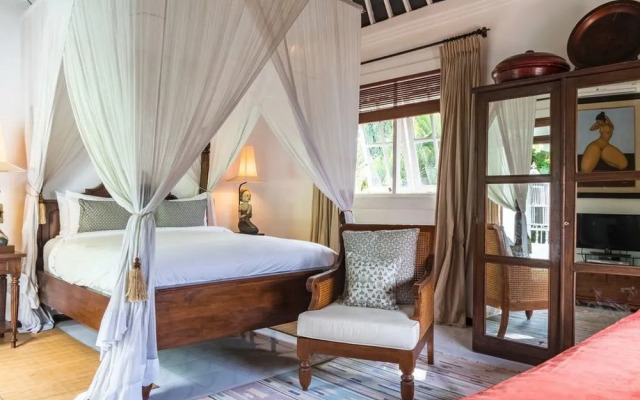 Colonial White House - Seminyak