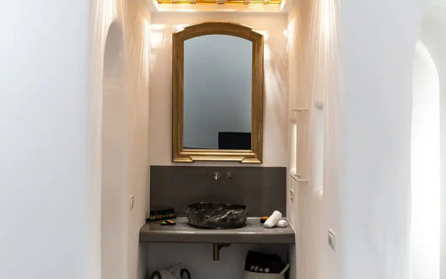 Numa Santorini