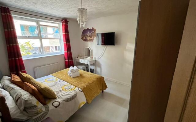 Stunning 3-bed Apartment in Croydon
