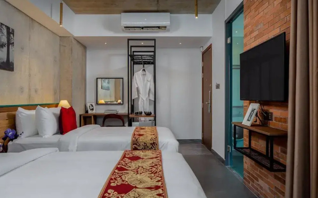 CHECK inn Phnom Penh Royal Palace