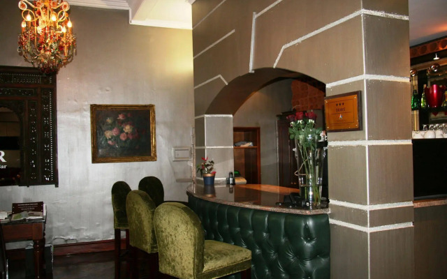 Tudor Hotel