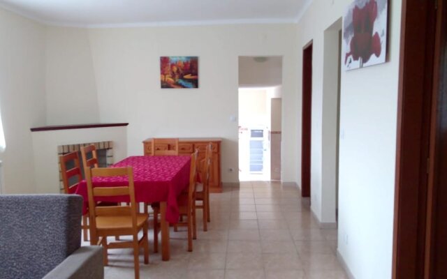 House with 2 Bedrooms in Anadia, with Furnished Terrace - 25 Km From the Beach