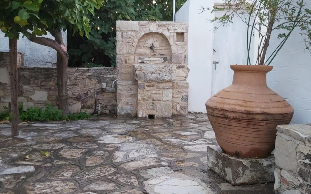 Traditional house in Asfendiou