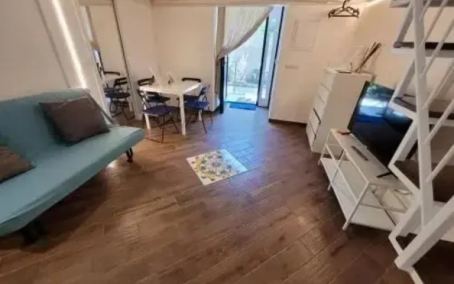 L & F Apartment's