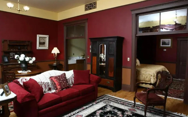 Martin & Mason Hotel
